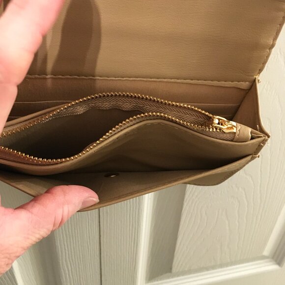 Bebe Gio Flap Tan Crossbody NWOT - Picture 9 of 12